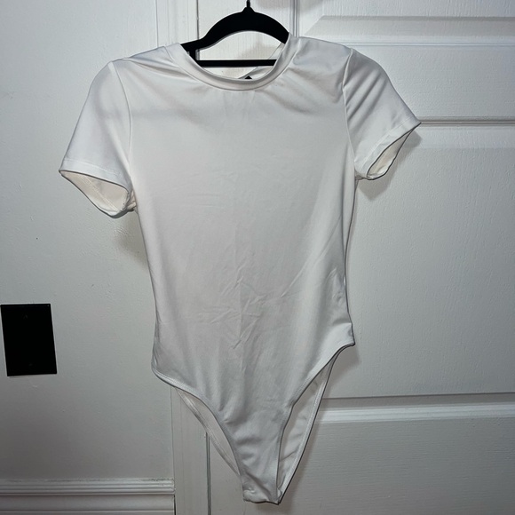 White short sleeve mock neck bodysuit - Picture 1 of 1